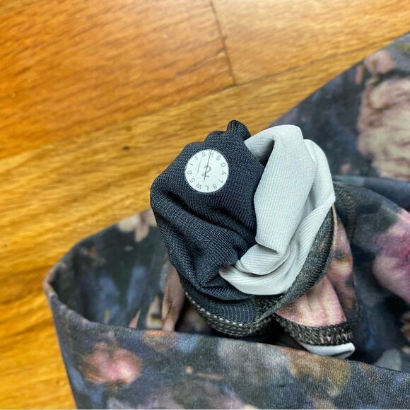 Lululemon Wunder Under High-Rise
Tight *Full-On Luxtreme 28"
Frosted Rose Multi - Picture 9 of 10